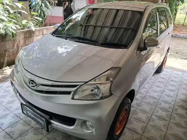 LOW DP Daihatsu Xenia 1.0 M STD Bensin-MT 2013 SRU