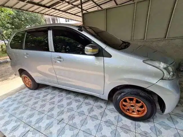 LOW DP Daihatsu Xenia 1.0 M STD Bensin-MT 2013 SRU