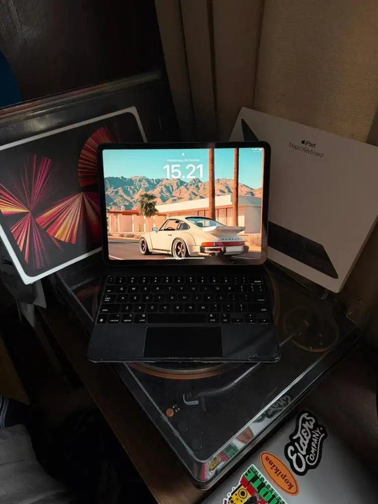 ipad pro gen 3 M1 128gb wifi only + apple magic keyboard