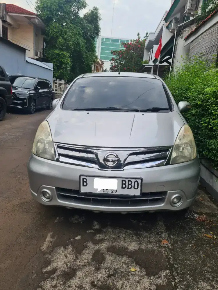 NISSAN GRAND LIVINA 2011