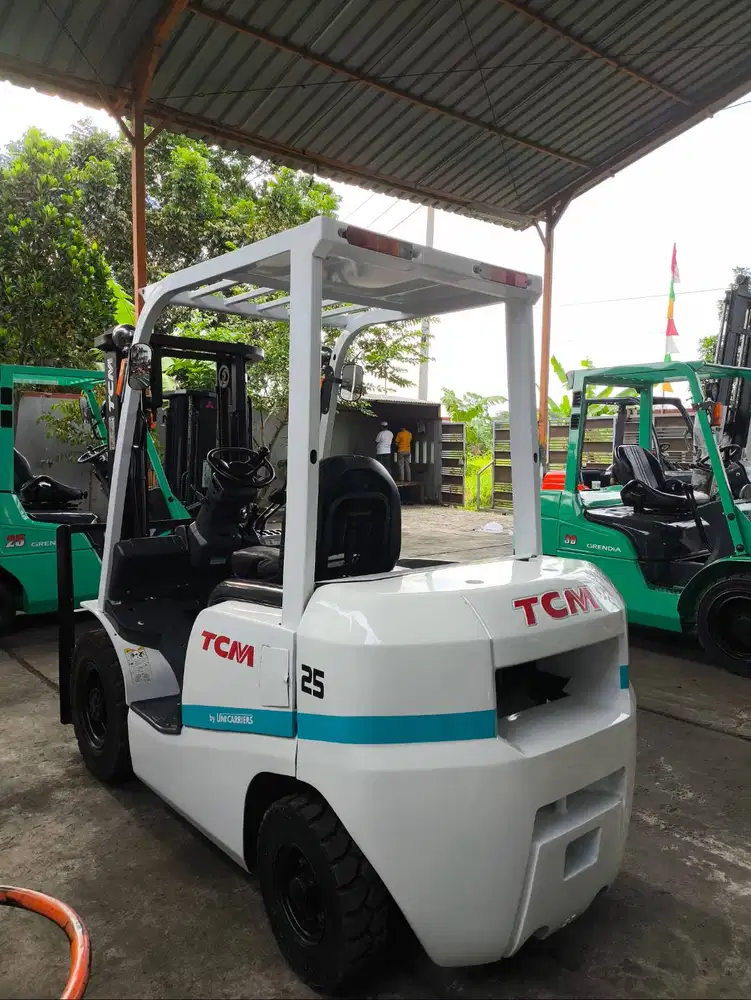 Forklift TCM 2,5 Ton,Manual,Tiang 3 Meter,Mesin Isuzu C240,Tahun 2015