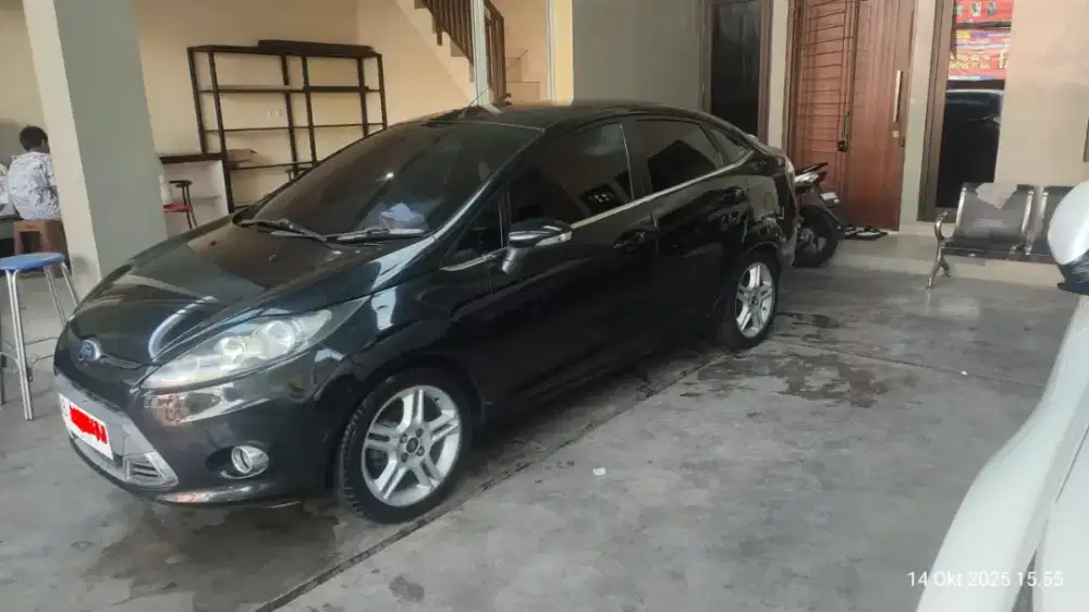 Dijual Ford fiesta sedan 1.6 AT