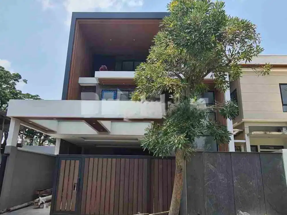 Jual Rumah Baru gress ada lift 3 lantai di citraland Utama Surabaya barat