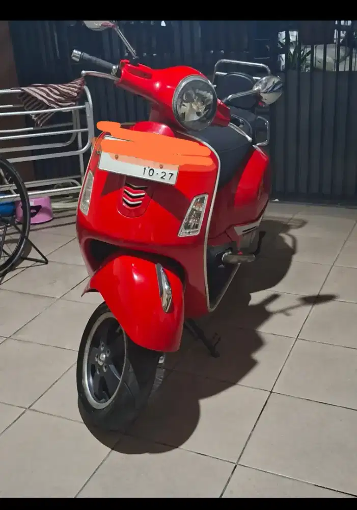 Piagio vespa gts super 150 cc merah