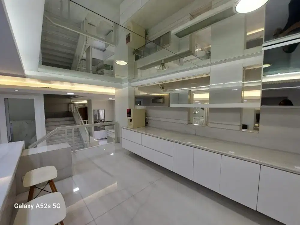 Dijual rumah mewah pik 1 view danau fasilitas lengkap gerbang full remote marmer siap nego dan siap huni