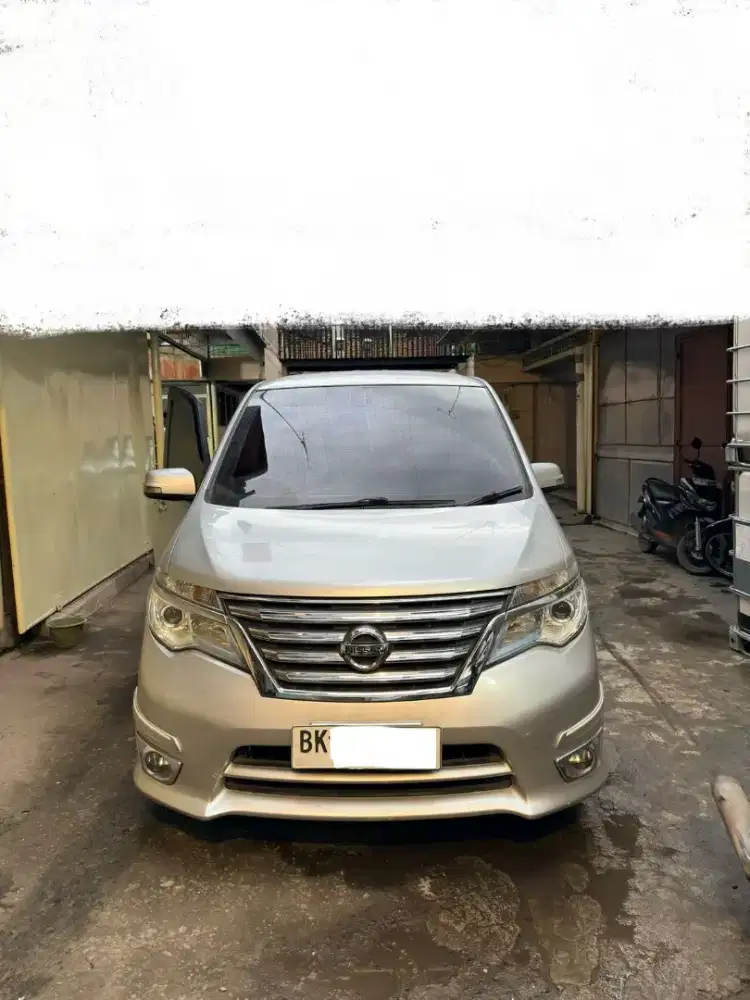Nissan Serena Highway Star automatic Tahun 2015