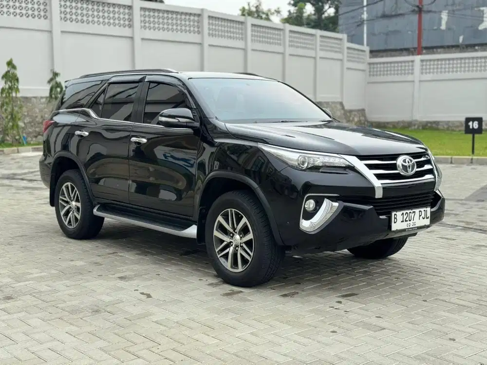 Toyota Fortuner 2.4 VRZ Matic 2017 Diesel AT Solar