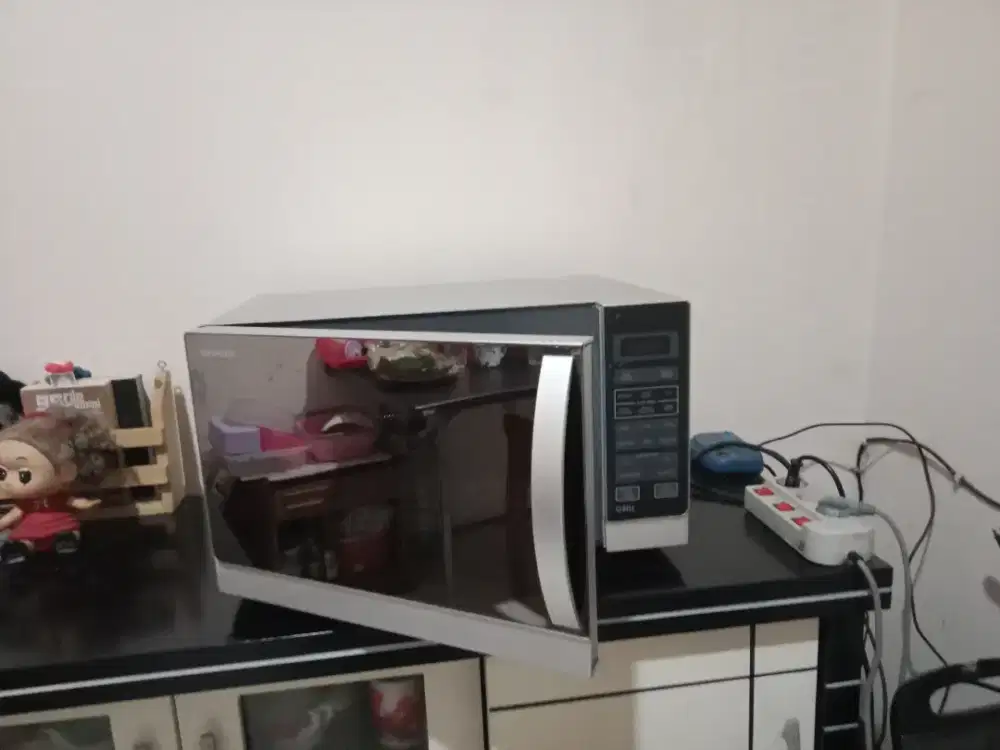 Microwave Oven, Grill Sharp.