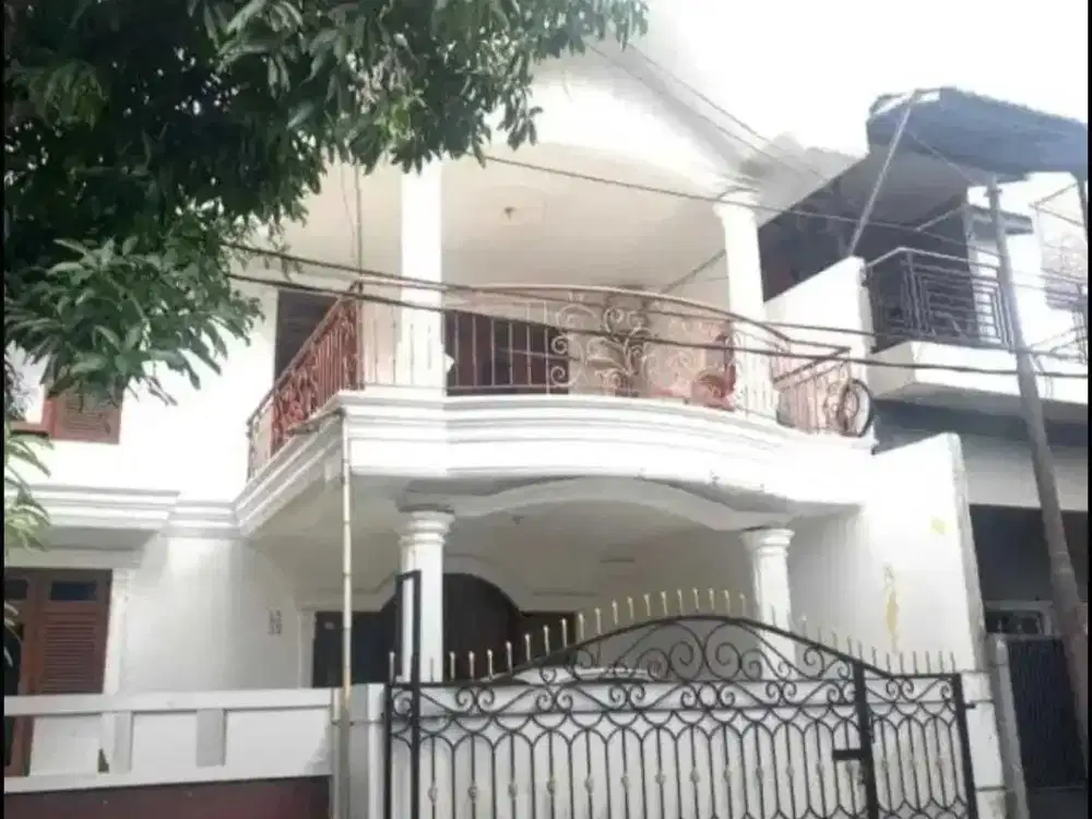 Rumah Luas 300 m² di Harapan Baru Regency – Dekat Stasiun Cakung