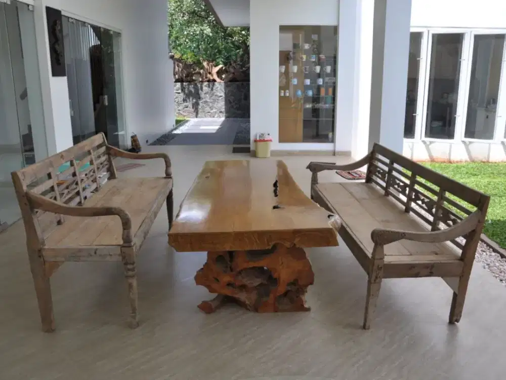 Rumah cantik luas seperti Villa di Bali dengan suasana yang nyaman, asri di Alam Sutra