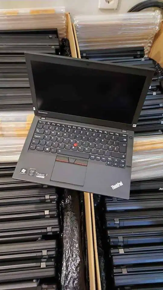 Laptop Lenovo ThinkPad X250 Ram 8GB SSD 256GB SIAP PAKAI
