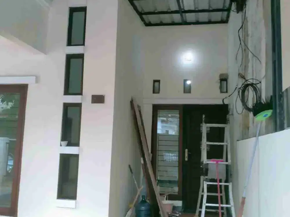 Disewakan Rumah 2 Lantai di Aralia – Rapih, Bersih, Baru Renovasi