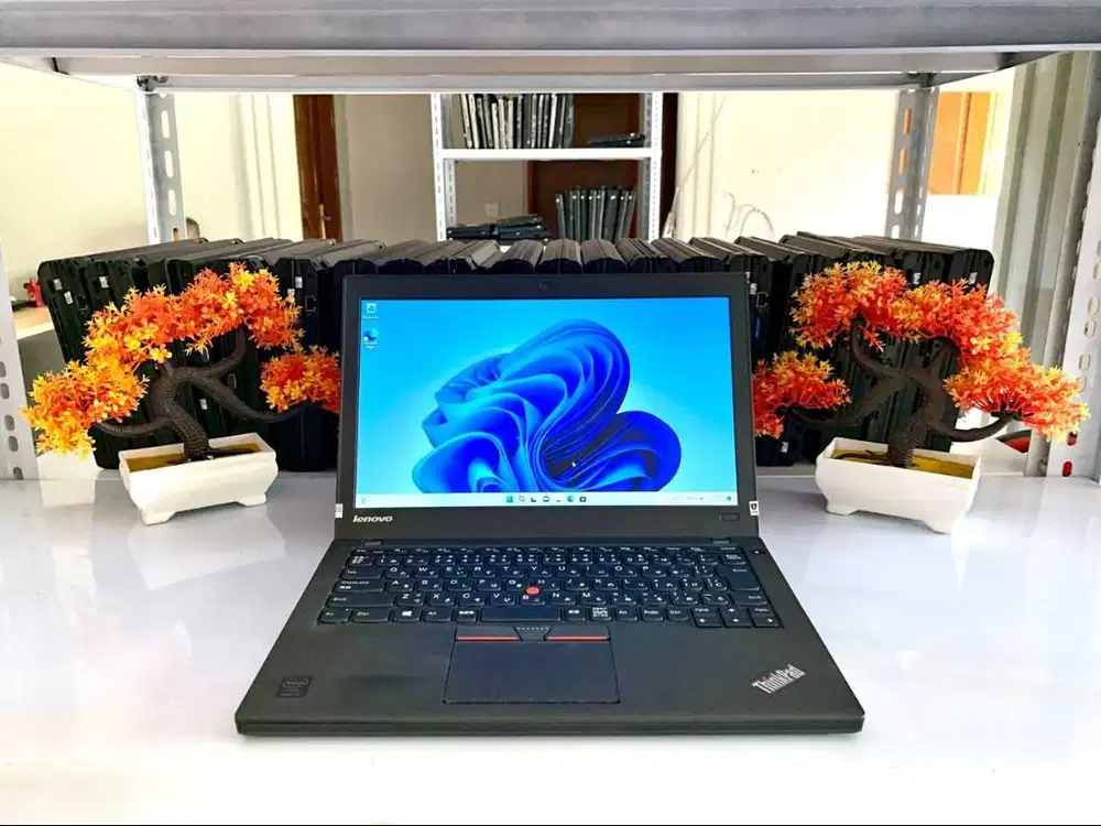 Laptop Lenovo ThinkPad X250 Core i3 Gen 6 Ram 8GB SSD 256GB