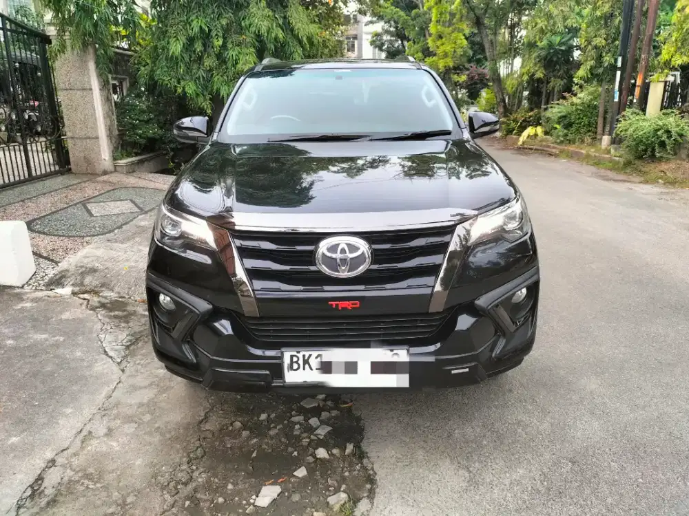 Toyota Fortuner VRZ TRD Hitam 2019 2020