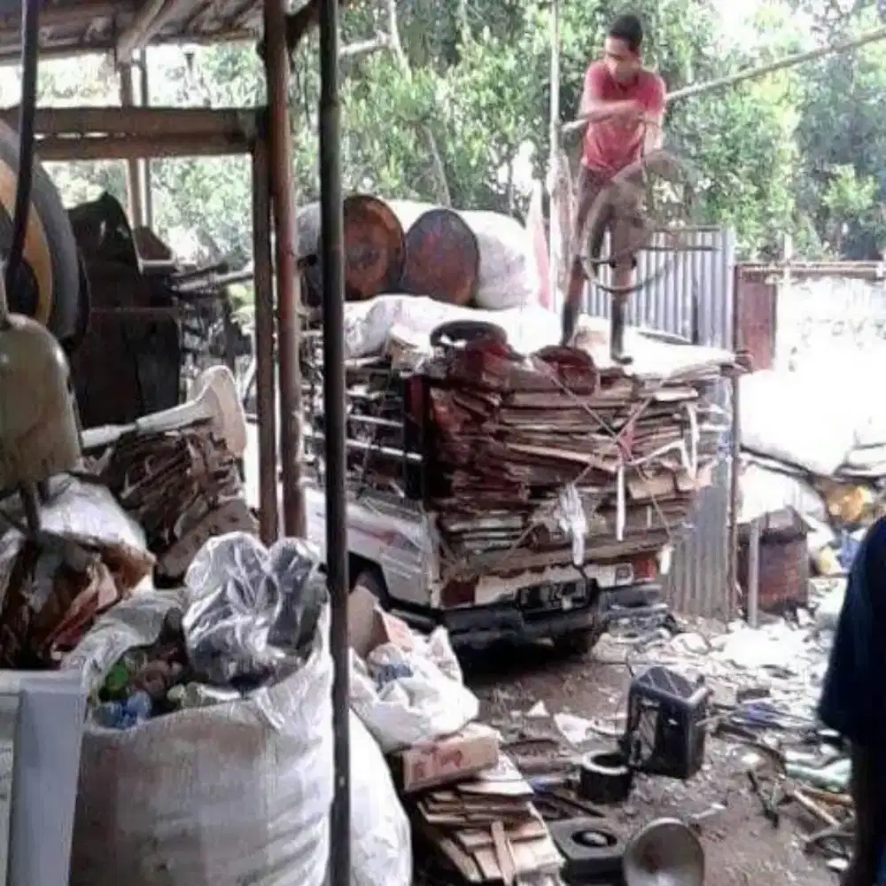 Terima beli barang bks rongsokan besi buku kardus furnitur dll