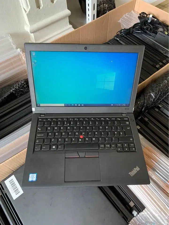 Lenovo ThinkPad X260 Core i5 Gen 6 SSD 256GB RAM 8GB Siap Pakai