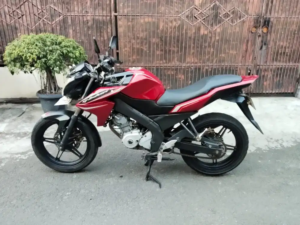 Yamaha Vixion new tahun 2013 plat 2028 mesin halus pajak panjang