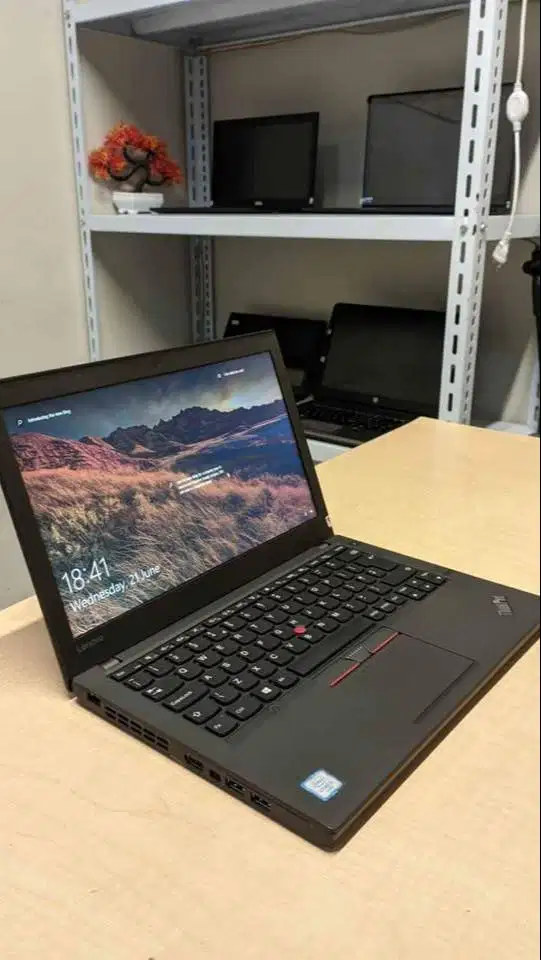 Lenovo ThinkPad X260 Core i5 Gen 6 SSD 256GB RAM 8GB Siap Pakai