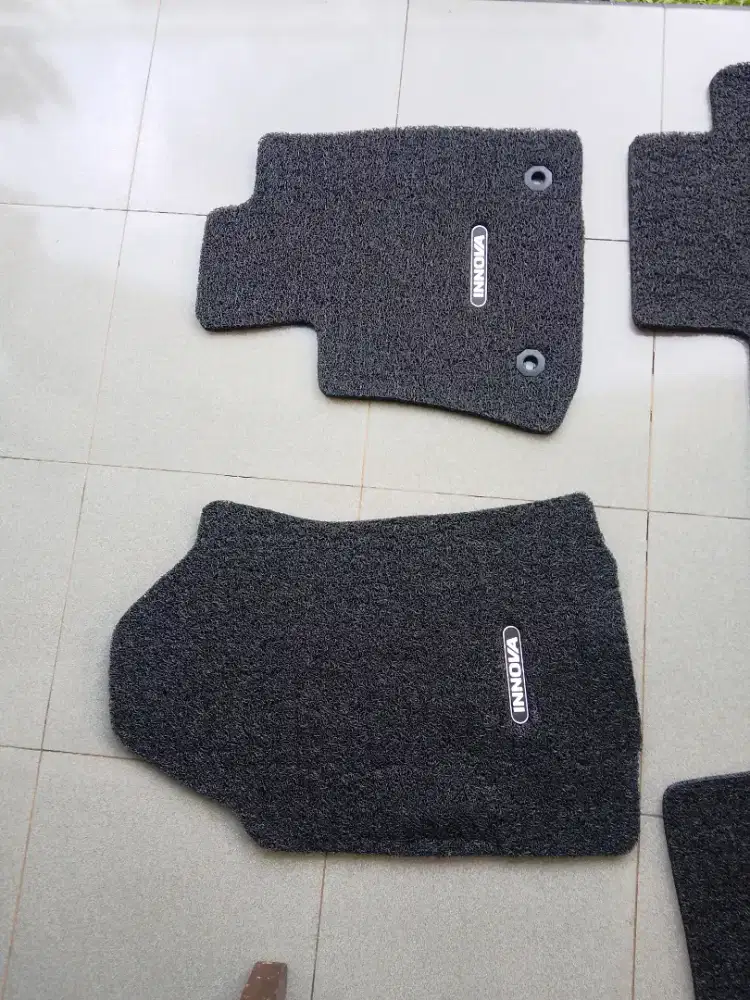 Karpet bawah Mobil toyota innova