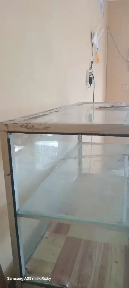 Etalase bekas gorengan