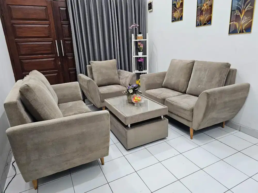 Sofa ruang tamu bekas