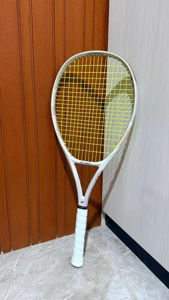 Raket Tenis Yonex / Raket Tennis Yonex Vcore Sand Biege 300 Gram 2024