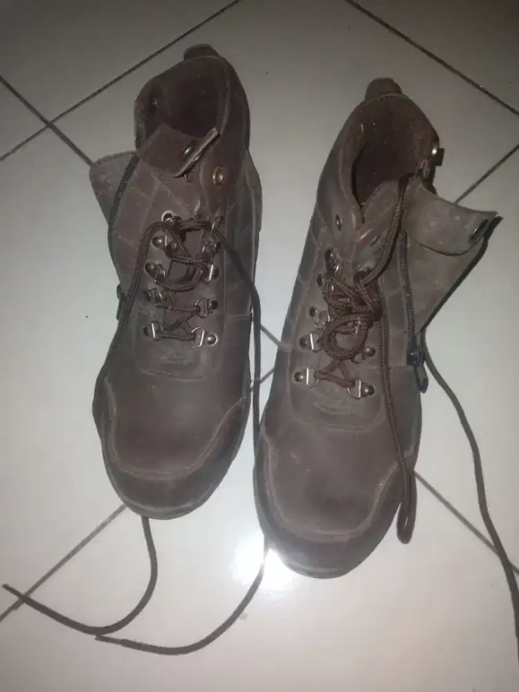 Sepatu boot pria