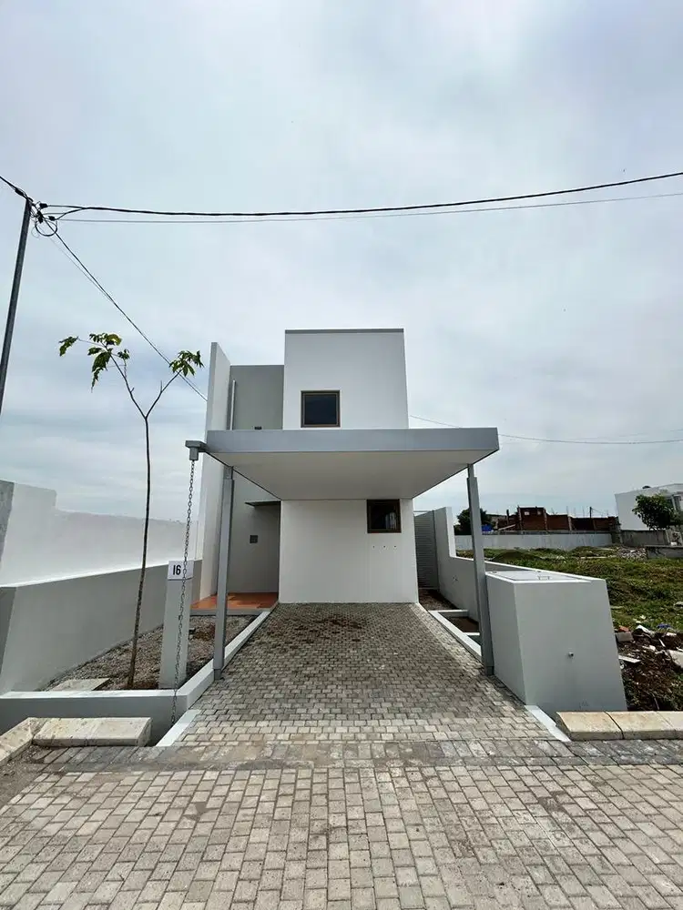 TAKE OVER RUMAH 2 LANTAI SIAP HUNI