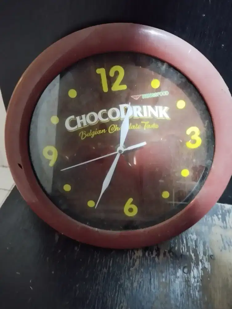 Nego jam tangan dinding warna coklat