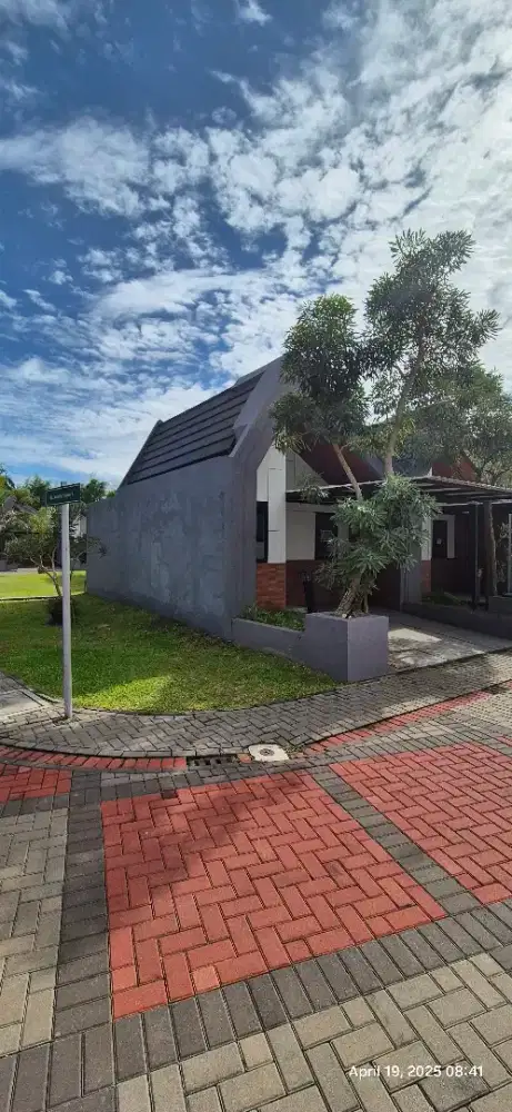 Disewakan rumah super strategis dan bebas banjir