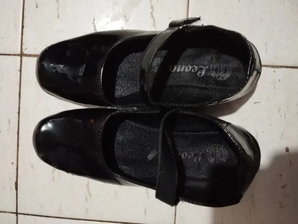Nego sepatu pantofel baru ukuran 39