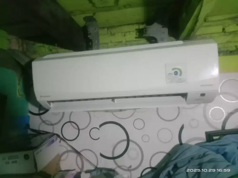 Baca deskripsi y, AC Daikin inverter 1/2pk,paket lengkap.