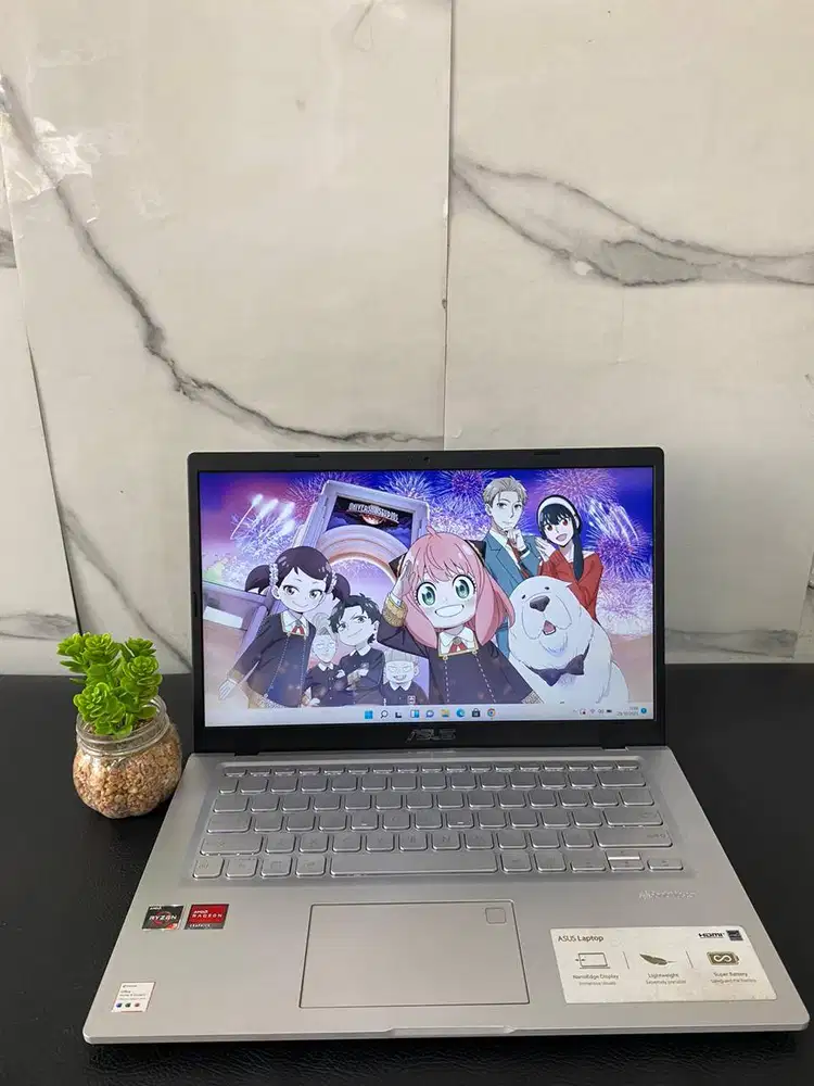 ASUS M4156 SILVER	AMD RYZEN 3 3250U RAM 8 GB SSD 512 GB RADEON WITH GR