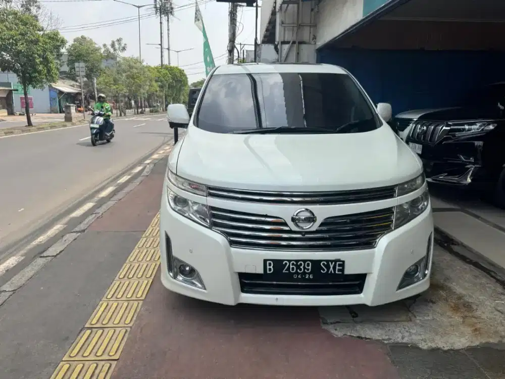 Nissan elgrand HWS 2.4 th 2011 AT siap pakai