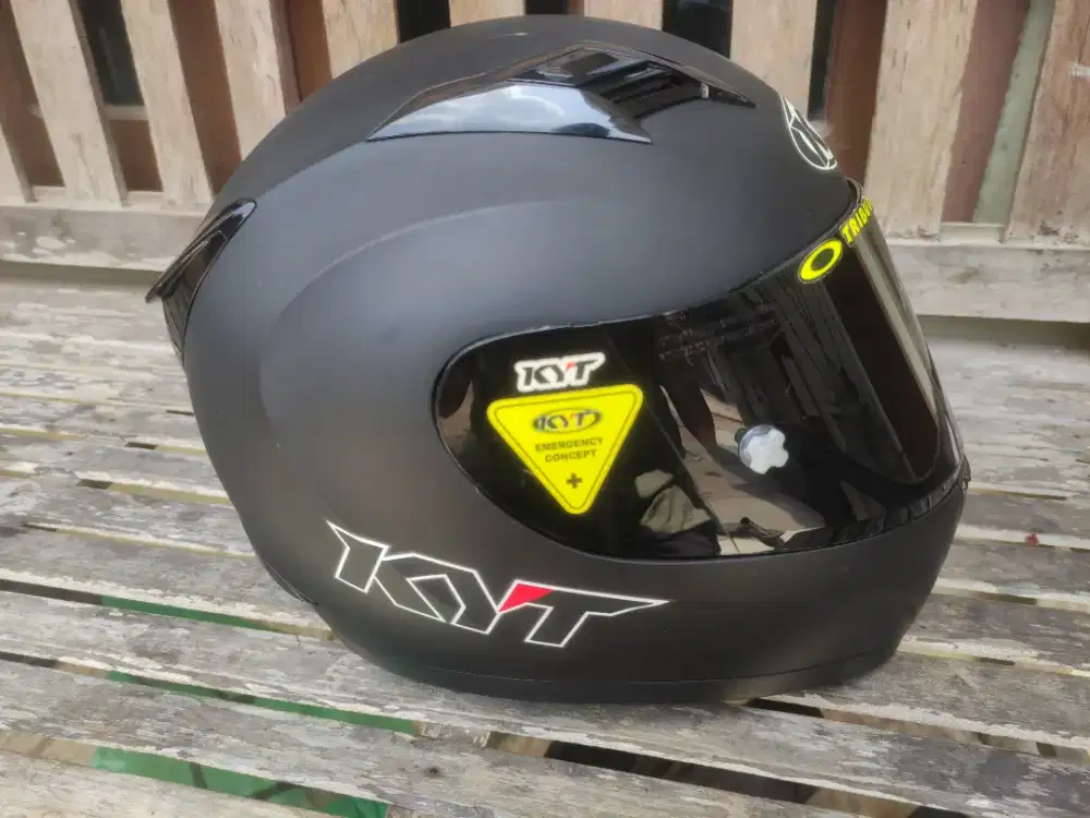 Helm KYT R10 mulus black
