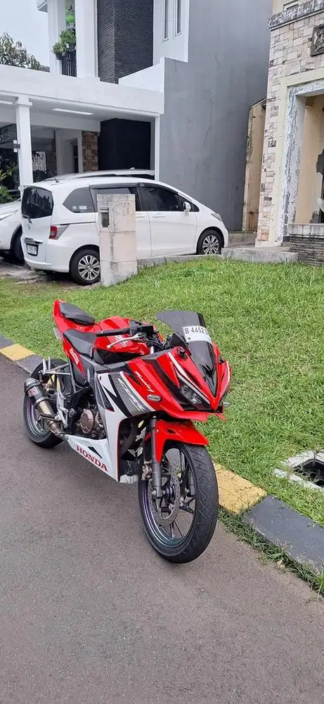 Honda CBR150R 2018 – Mulus, Full Original Parts, Knalpot Racing + Ori