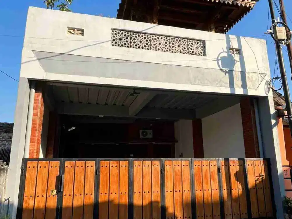 Dijual Rumah bagus 2 lantai siap huni di pucanggading