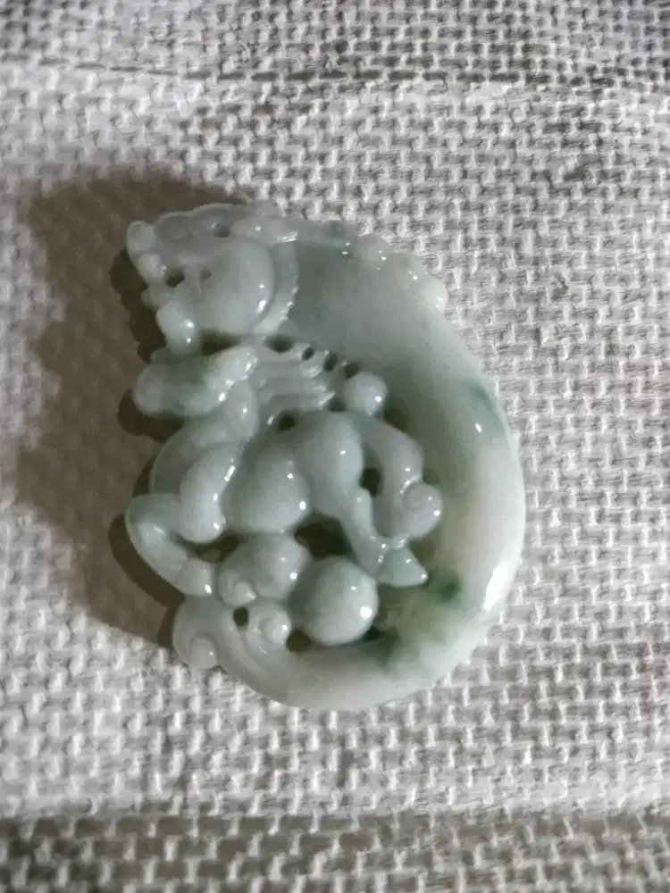 Macam2 Liontin batu Giok