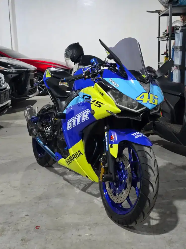 Yamaha R25 ABS Biru