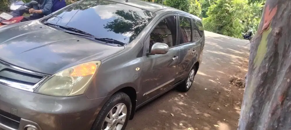 Nissan Grand livina 2012 Bensin