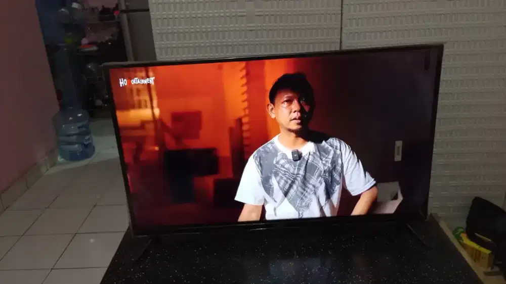 Di jual tv android Aqua 32 inc slim