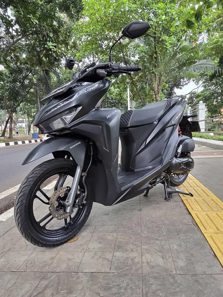 DIJUAL CASH KREDIT NEW HONDA VARIO 150 KEYLLES THN 2018 PAJAK IDUP