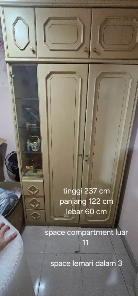 Lemari Kayu space banyak