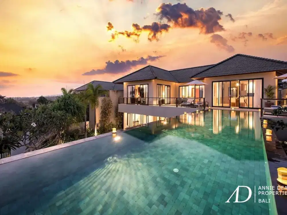 FREEHOLD ELEGANT OCEANFRONT WITH INFINITY POOL AND DESIGNER FINISHES