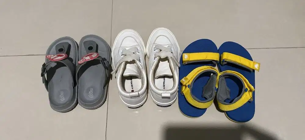 Sepatu sandal ukuran 31
