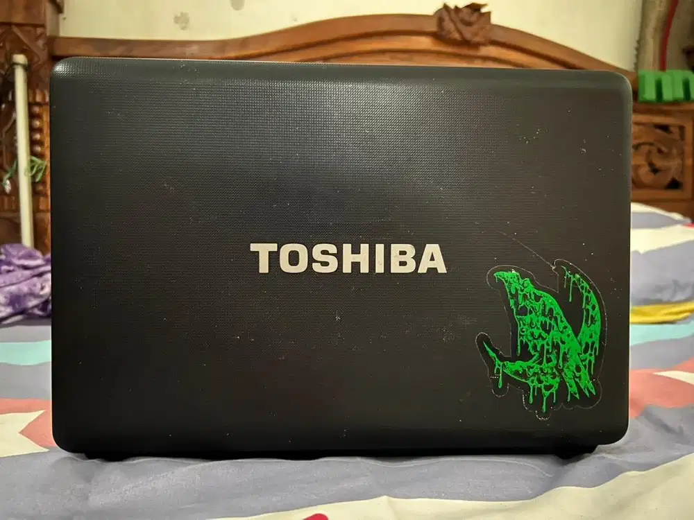 laptop thosiba satellite c605