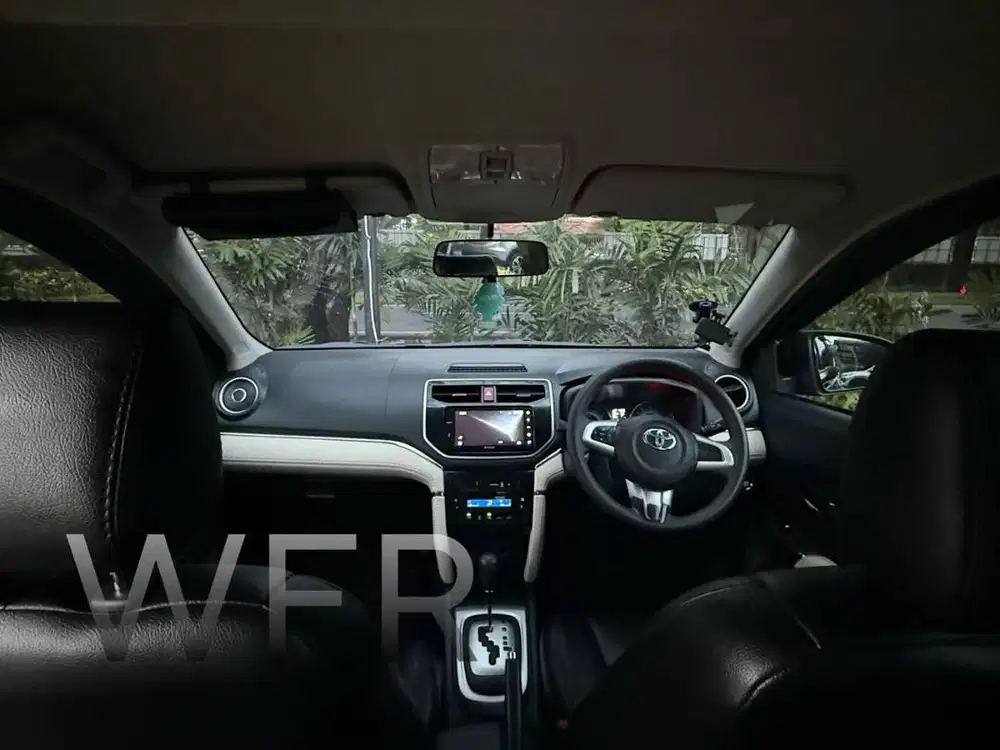 JUAL TOYOTA RUSH 2019 G AT HITAM