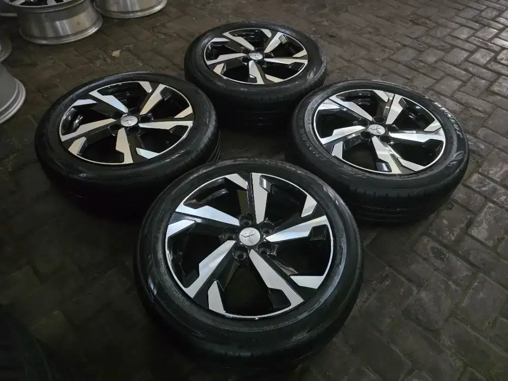 Velg Ban 95% Ori Xpander Ultimate R17 Outlander Kuda L300 Livina Juke