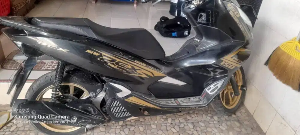 dijual santai PCX 150 2019 komplit pajak jalan servisr rutin AHM mulus