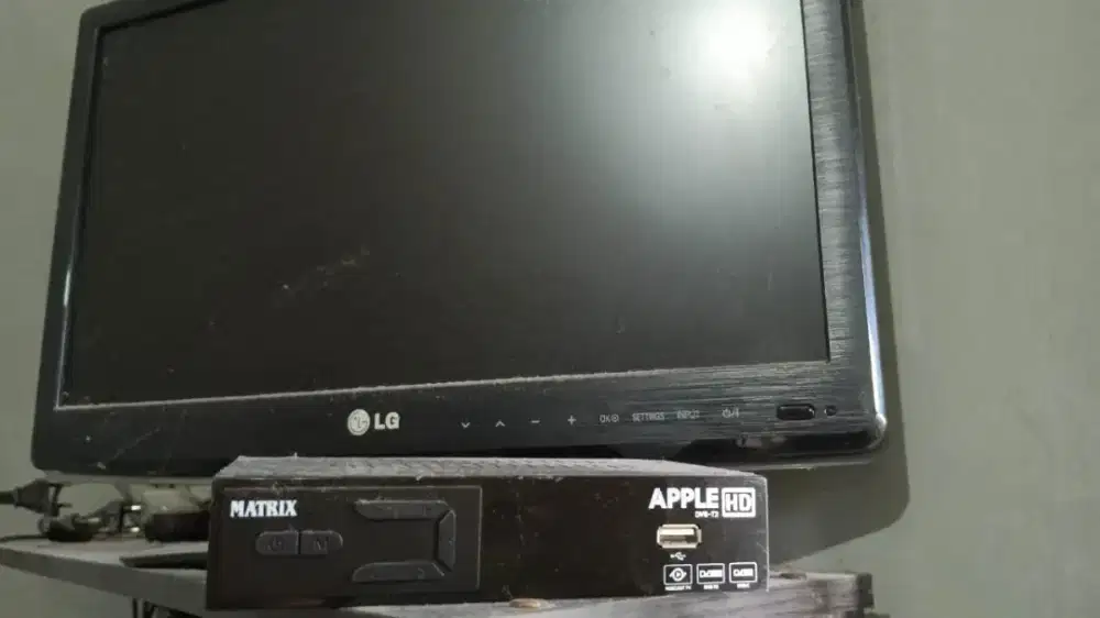 Dijual TV LG + SETOP BOX KONDISI BAGUS